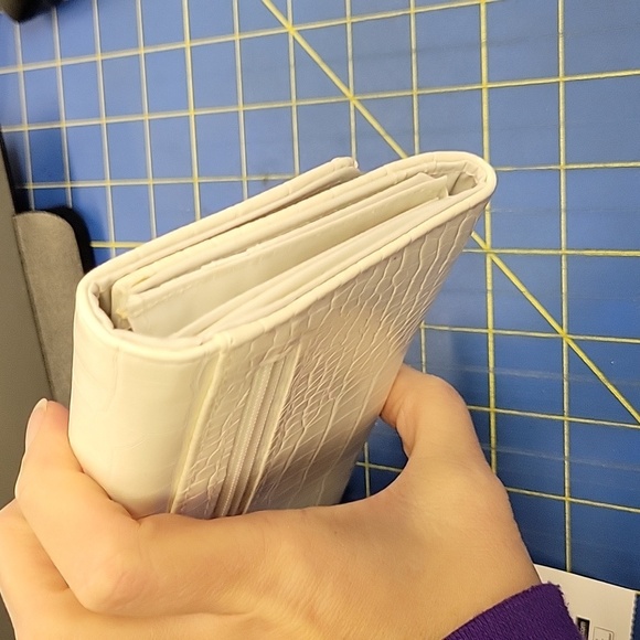 Time and Tru Cream Clutch Organizer Wallet Brand New - Picture 6 of 6